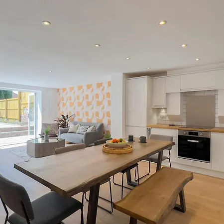 Guestready - Fantastic 4 Bedroom In Holiday home *