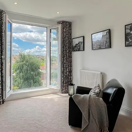 Guestready - Fantastic 4 Bedroom In Holiday home *